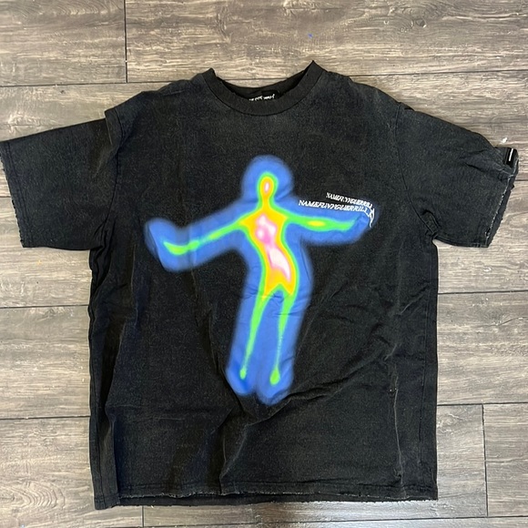 BLACK Graphic T - Picture 1 of 3